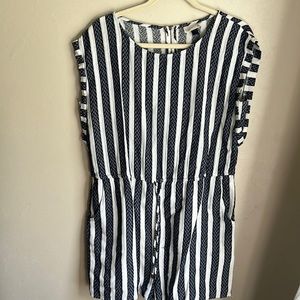 Universal thread striped romper XXL